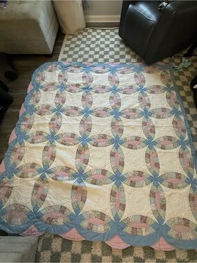 Vintage Inspired Double Wedding Ring Quilt Pastel Pink Blue Floral Pattern 80x80